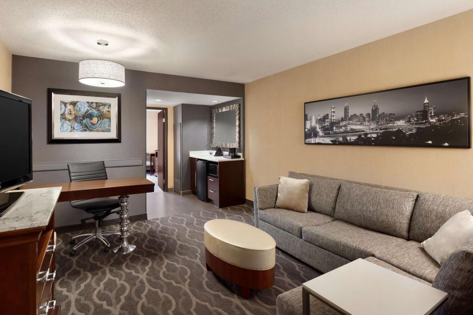 Embassy Suites By Hilton Atlanta Airport College Park Bagian luar foto
