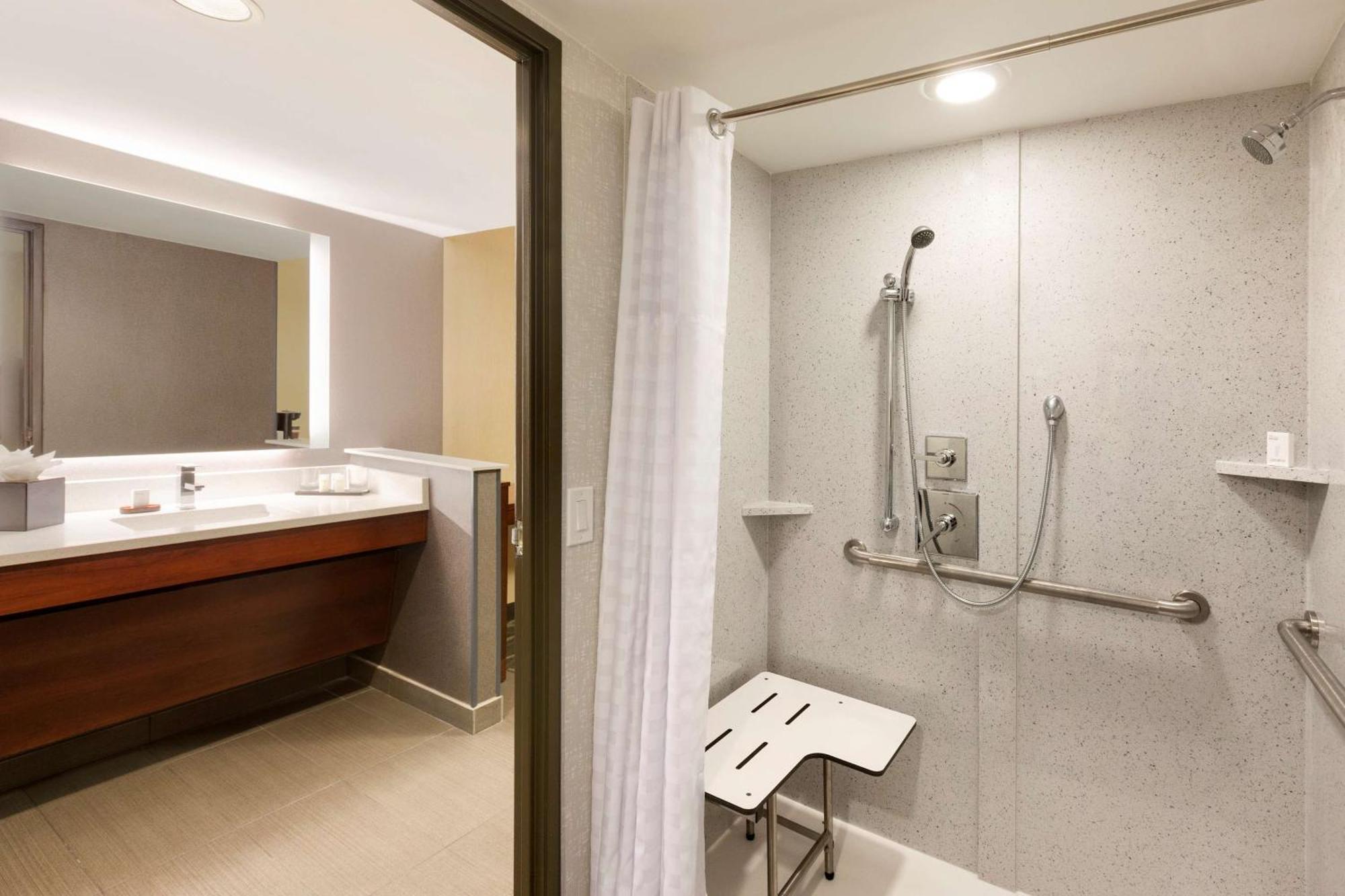 Embassy Suites By Hilton Atlanta Airport College Park Bagian luar foto