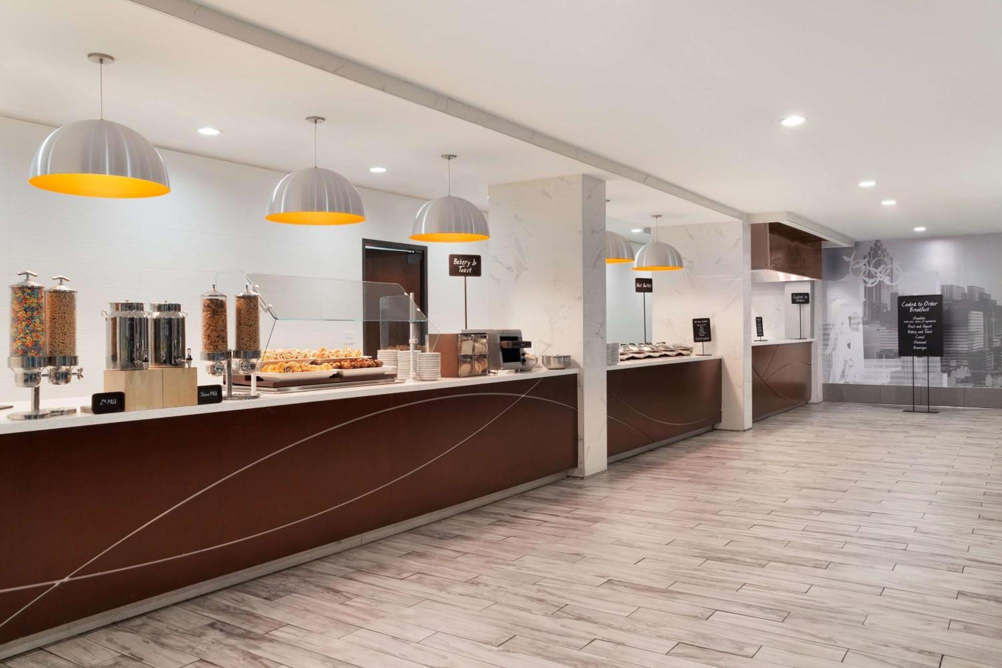 Embassy Suites By Hilton Atlanta Airport College Park Bagian luar foto
