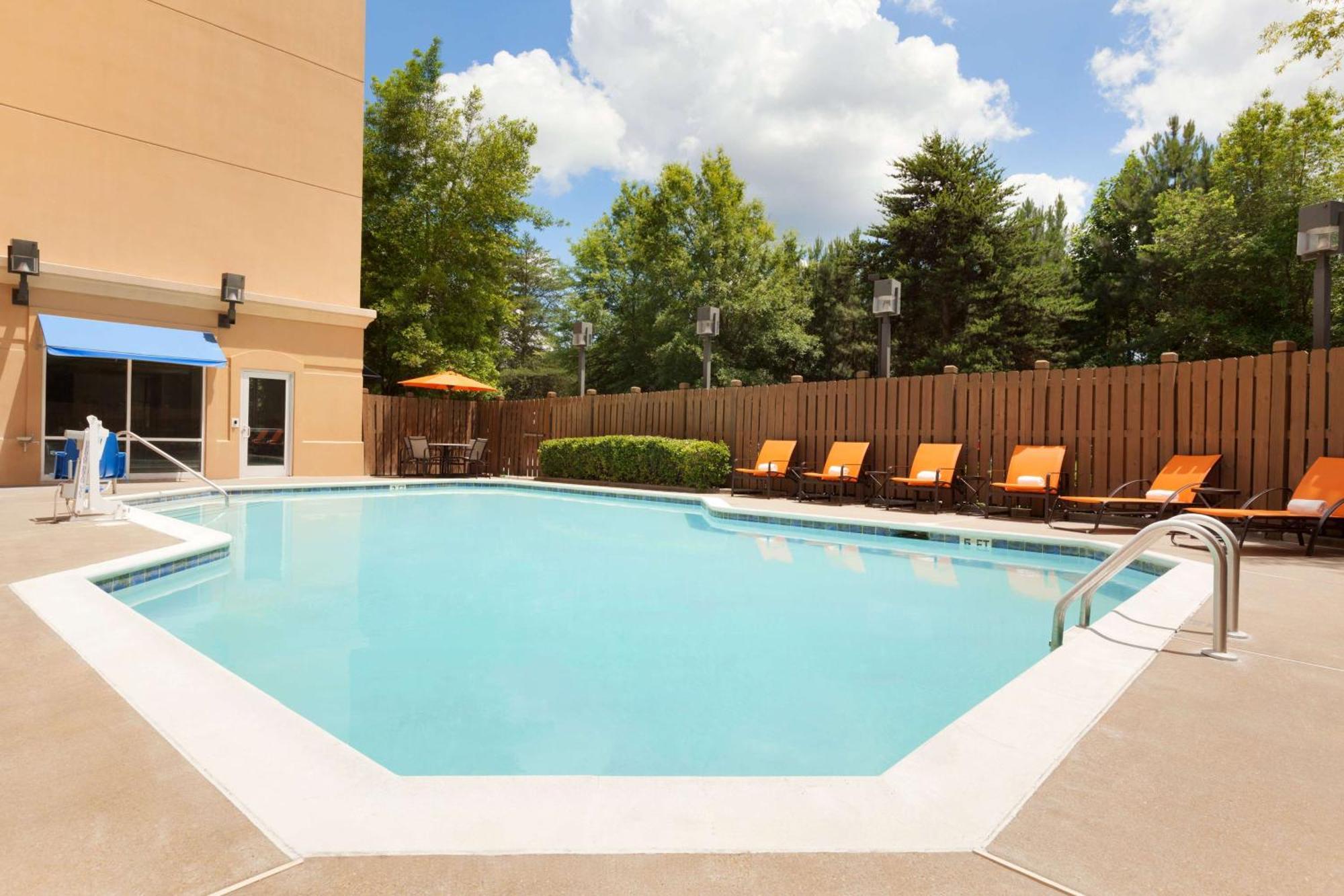 Embassy Suites By Hilton Atlanta Airport College Park Bagian luar foto