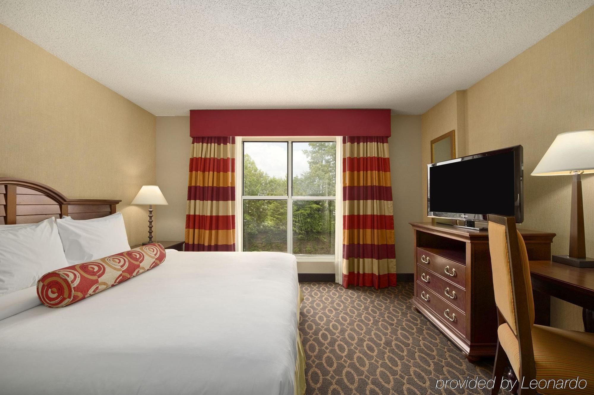 Embassy Suites By Hilton Atlanta Airport College Park Bagian luar foto