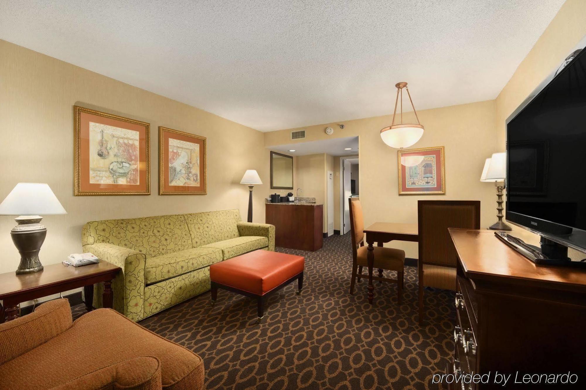 Embassy Suites By Hilton Atlanta Airport College Park Bagian luar foto