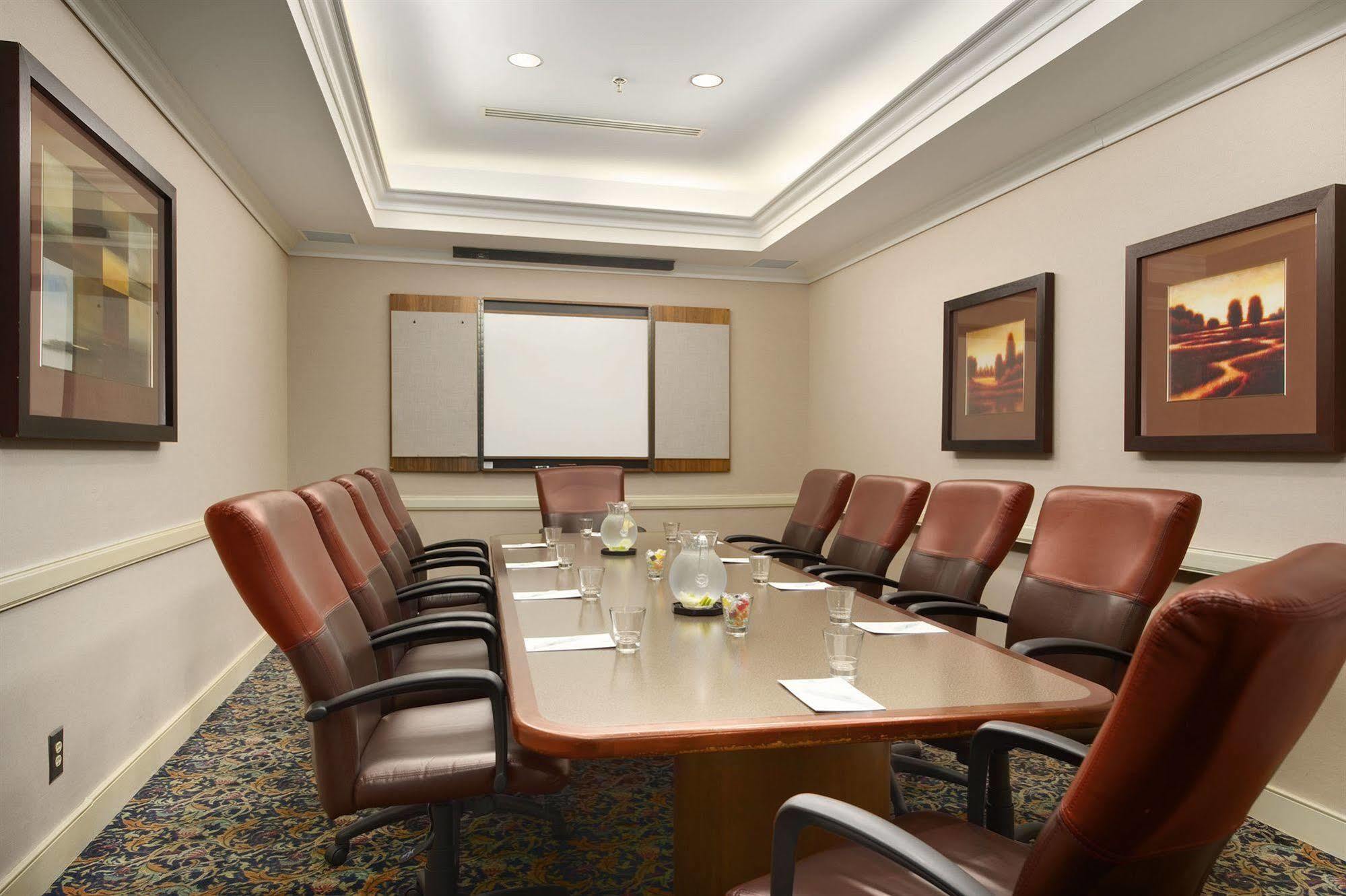 Embassy Suites By Hilton Atlanta Airport College Park Bisnis foto